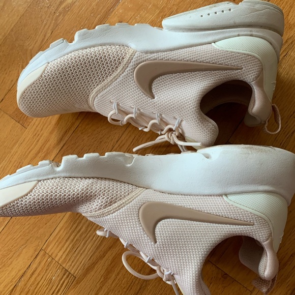 Nike - Picture 6 of 9